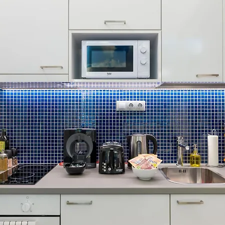 Modern - Close To Park & Heroes' Square Apartment