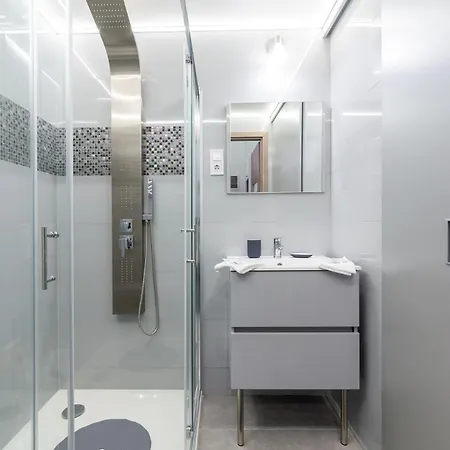 Apartment Modern - Close To Park & Heroes' Square *
