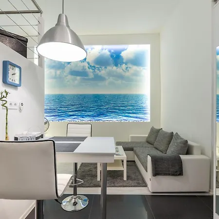 Modern - Close To Park & Heroes' Square Apartment