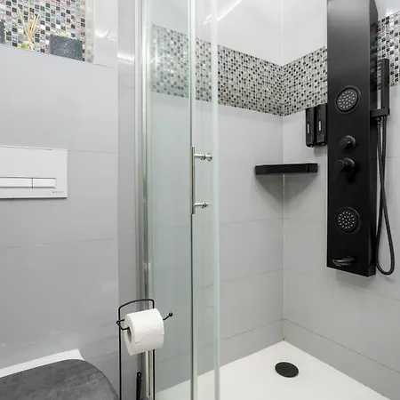 Modern - Close To Park & Heroes' Square Apartament