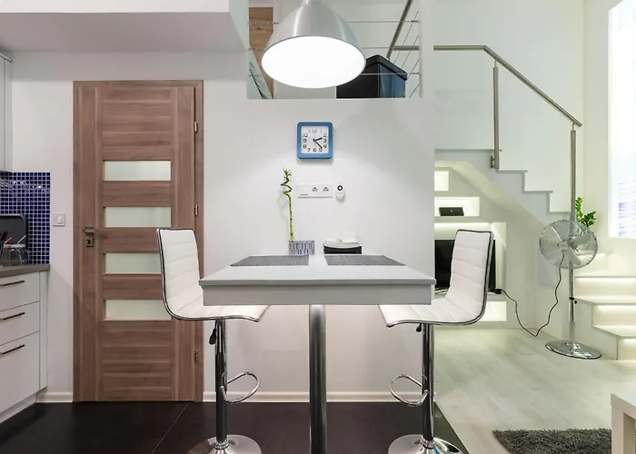 Modern - Close To Park & Heroes' Square *