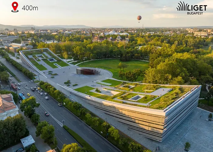 Modern - Close To Park & Heroes' Square *