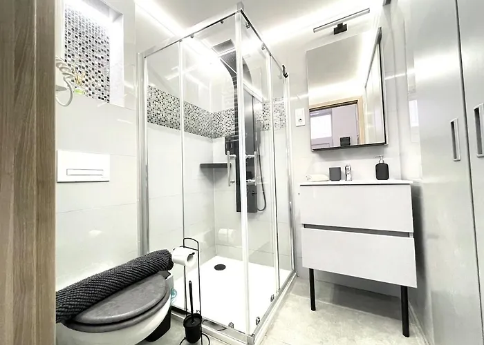 Appartamento Modern - Close To Park & Heroes' Square