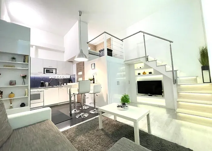 Modern - Close To Park & Heroes' Square Appartamento *
