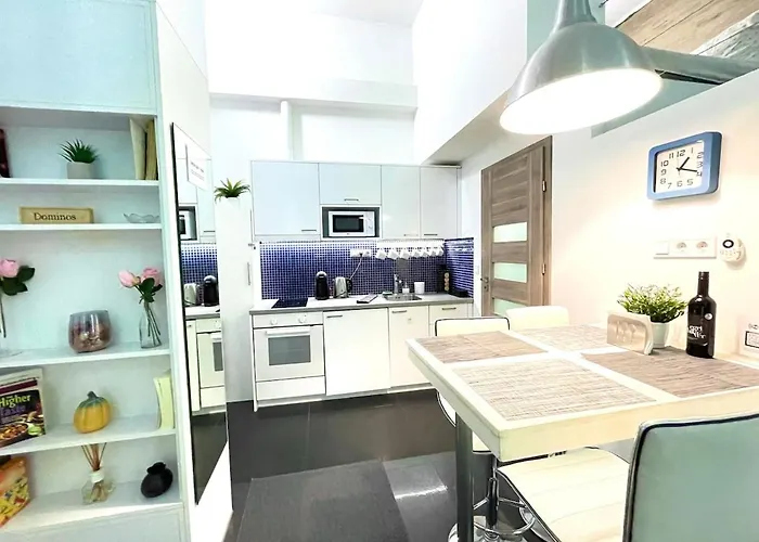 Modern - Close To Park & Heroes' Square *