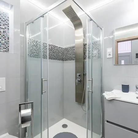 Modern - Close To Park & Heroes' Square Appartement