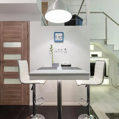 Modern - Close To Park & Heroes' Square *