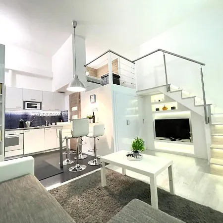 Modern - Close To Park & Heroes' Square アパート *